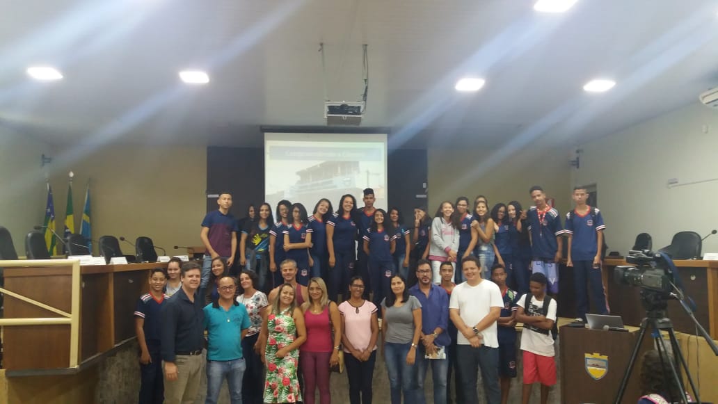 Câmara recebe alunos da Escola Leônidas Magalhães